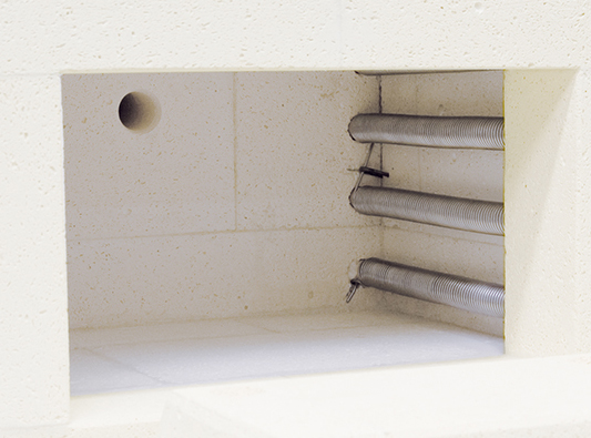 Furnace lining with high-quality lightweight refractory brick insulation